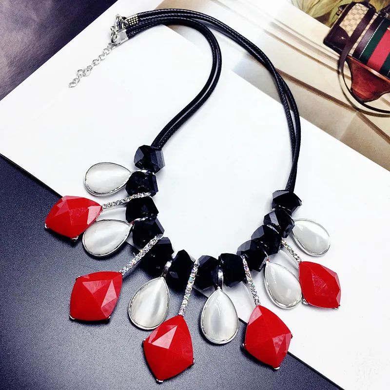 

jewelry saias Opal Europe short chain necklace exaggerated female clavicle accessories Korean Korean red resin all-match