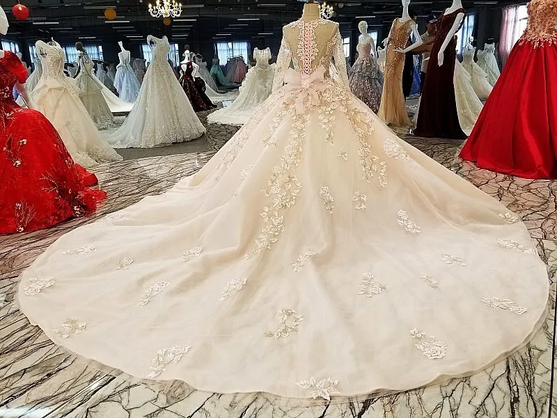 2018 Новое поступление кружевное бальное платье с круглым вырезом и шлейфом в