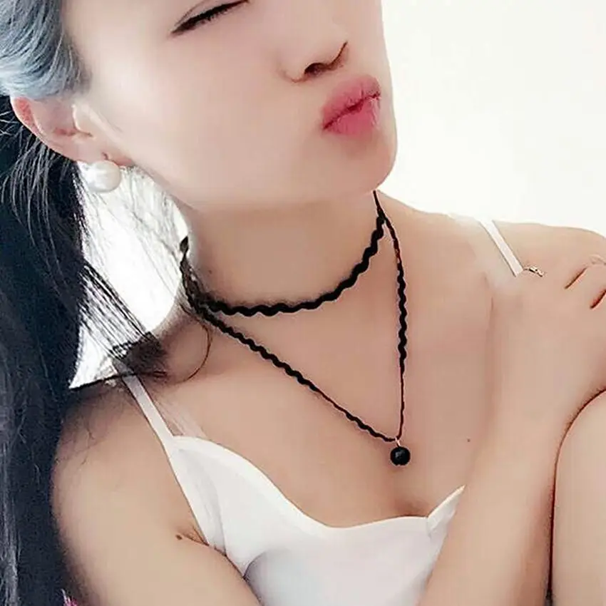 2017 Новый приход модной шнуровки женских популярных классических футболок на вельветовой вечеринке с индивидуальным черным кулоном.