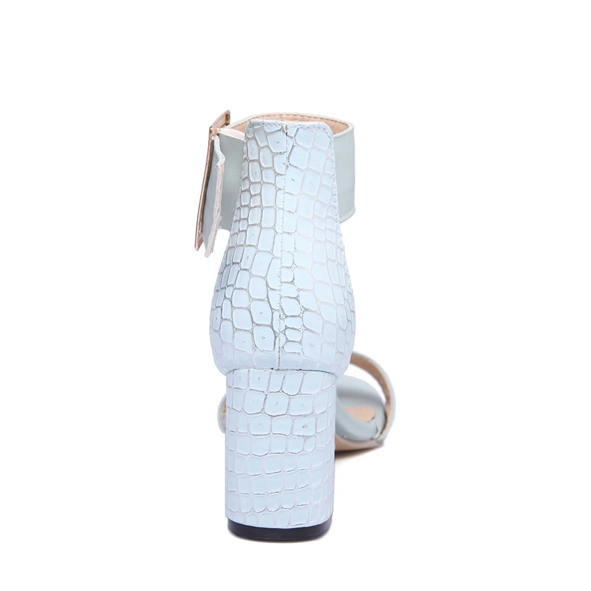 Босоножки женские на высоком каблуке модные пикантные сандалии с пряжкой белые