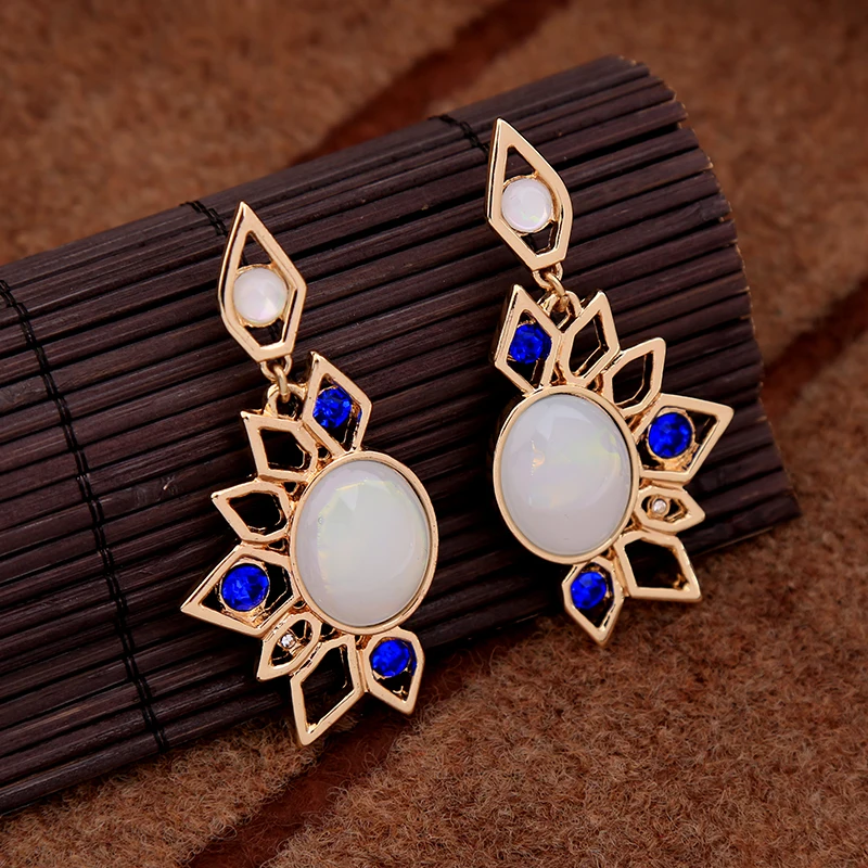 Серьги-подвески с геометрическим узором из смолы белого и синего цвета большие