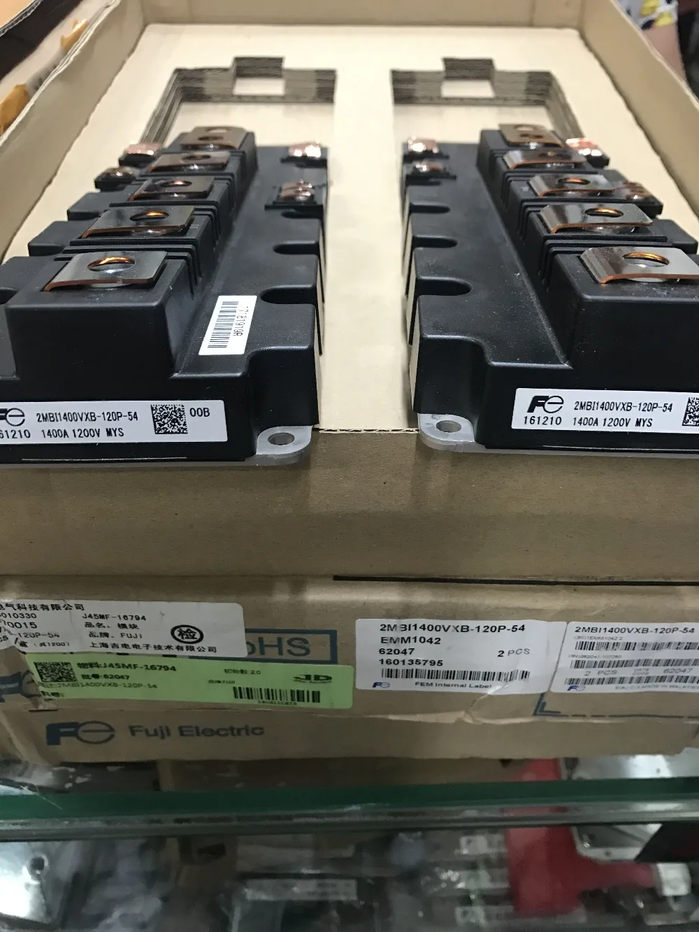 

Бесплатная доставка 2MBI1400VXB-120 2MBI1400 FF1400R12IP4