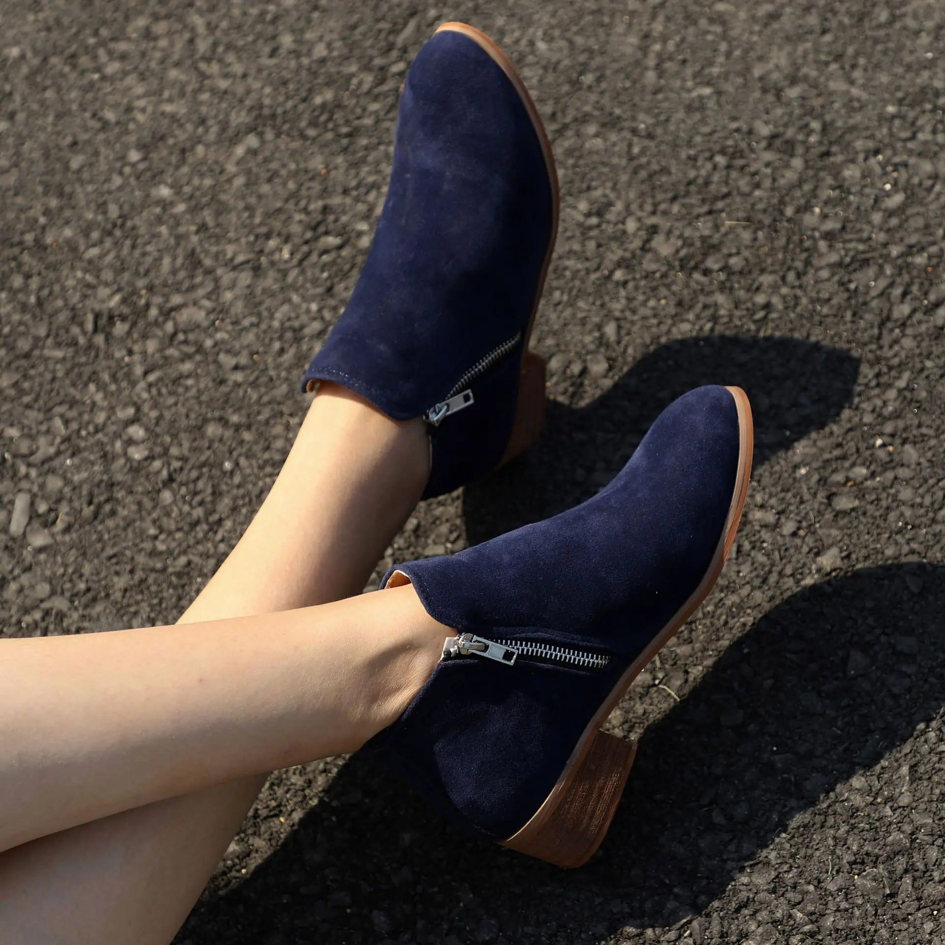 Chaussure/Женская обувь; сезон весна-осень; женская обувь; zapatos mujer Sapato; ботильоны для девочек; ботинки на низком квадратном массивном каблуке; 556