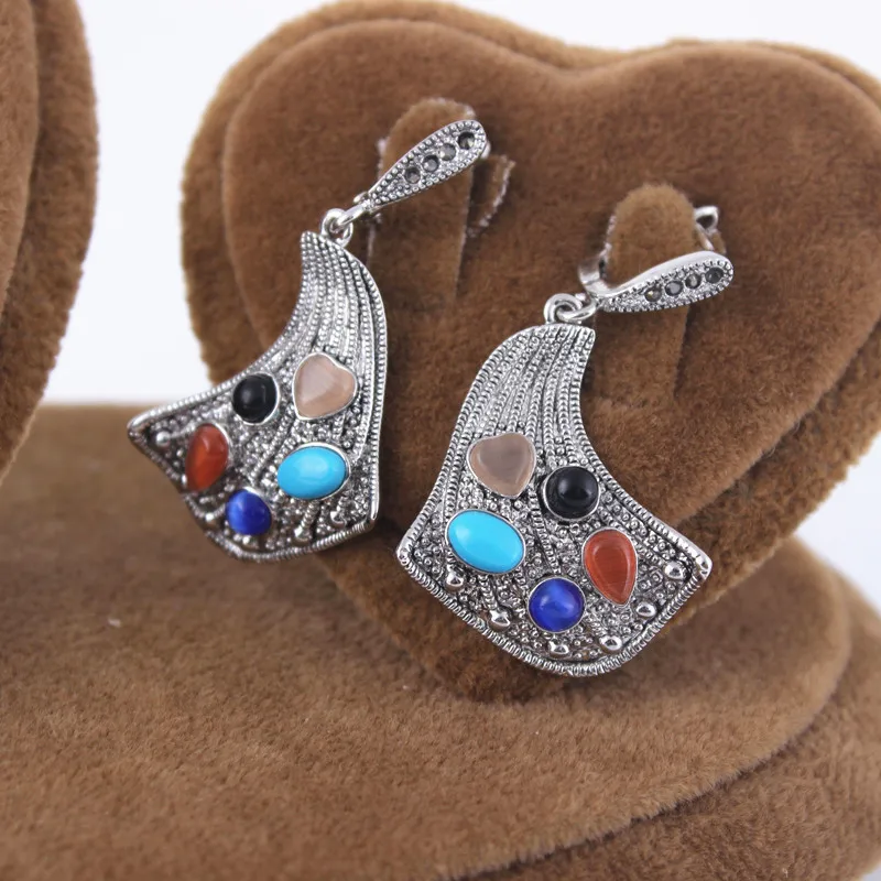 Комплект женских ювелирных изделий из колье и серёг | Украшения аксессуары