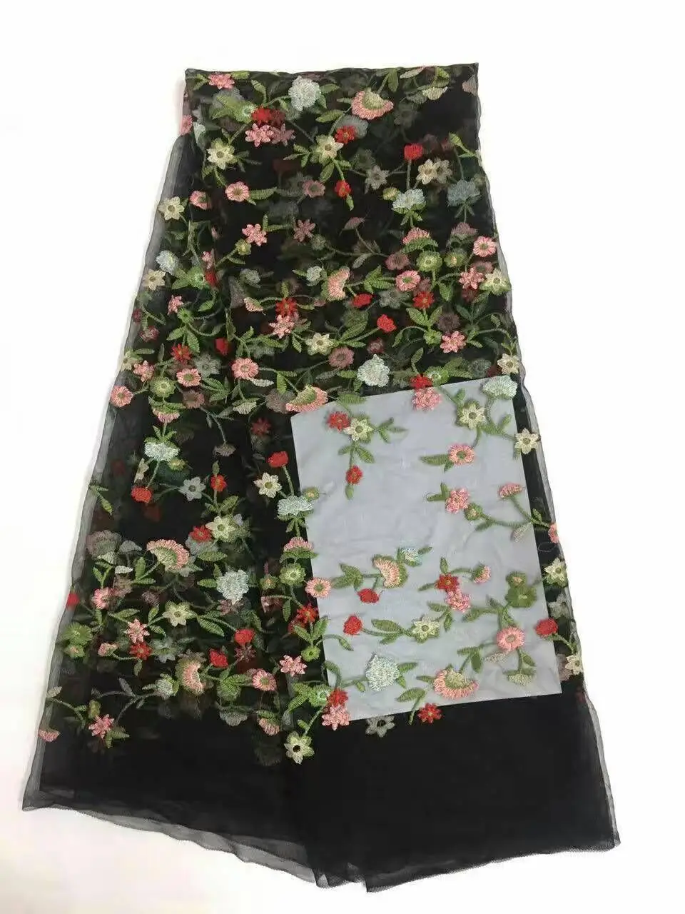 Великолепная красная французская сетчатая кружевная ткань и красивый цветочный