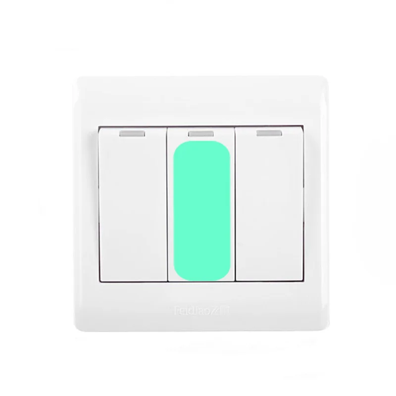 Светящаяся наклейка с мультипликационным выключателем светится в темноте