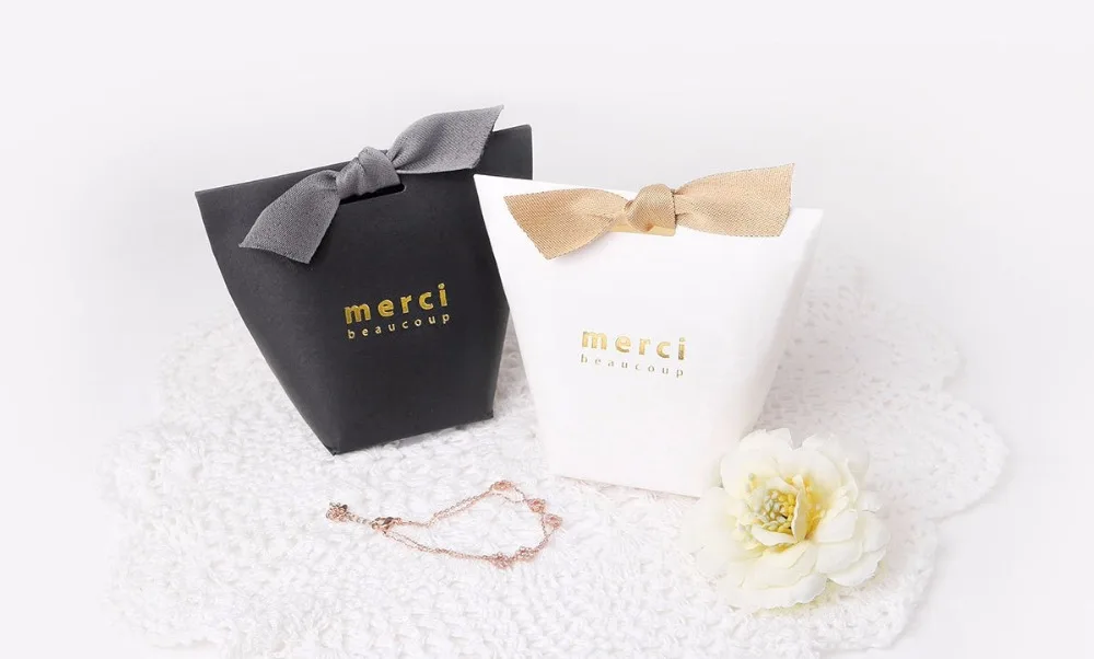20 шт./лот, Высококачественная черно-белая бронзовая "Merci" коробка для конфет, свадебные сувениры, Подарочная посылка для гостей, сумки для конфет на день рождения