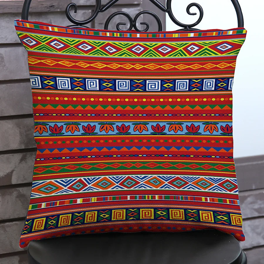Наволочка в полоску с геометрическим рисунком африканском стиле цветная