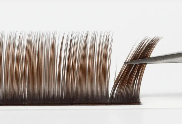 Ресницы Накладные D + вьющиеся светло-коричневые из искусственной норки | Красота