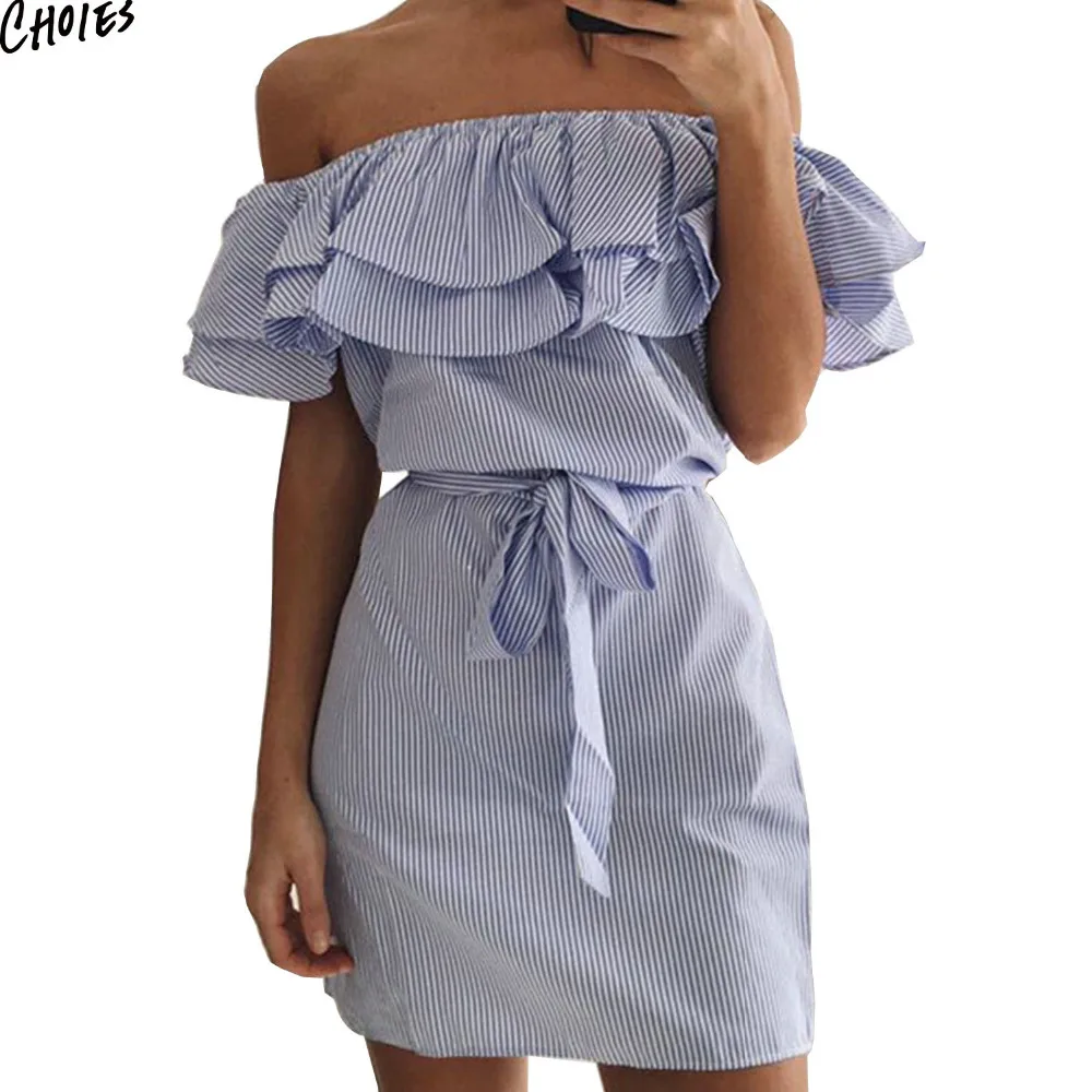 Женское многослойное платье мини в полоску с открытыми плечами оборками поясом и
