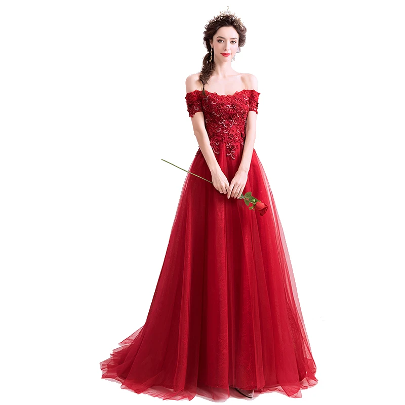 Женское вечернее платье с объемными цветами красное длинное открытыми плечами