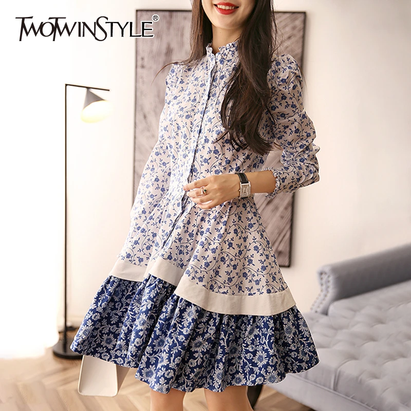 Платье с принтом TWOTWINSTYLE Летнее мини-платье воротником-стойкой и длинным рукавом