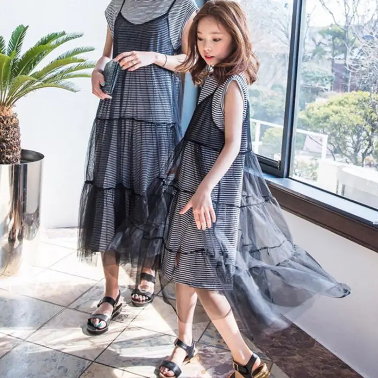 Для мамы и дочки комплект одежды Одежда для всей семьи платье в полоску Сетчатое 2