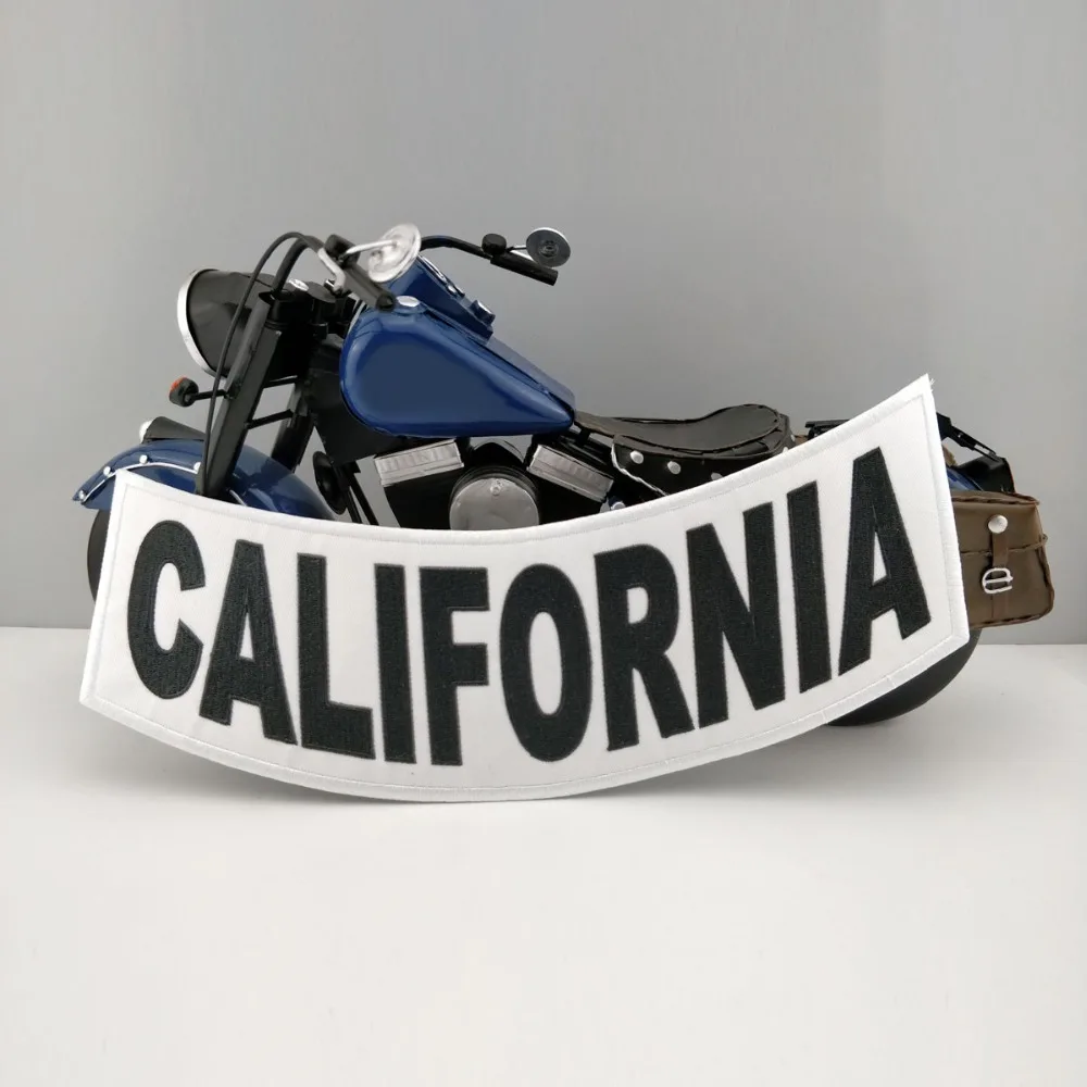 Байкерский жилет Rocker California нашивки с логотипом вышивкой утюгом на подкладке