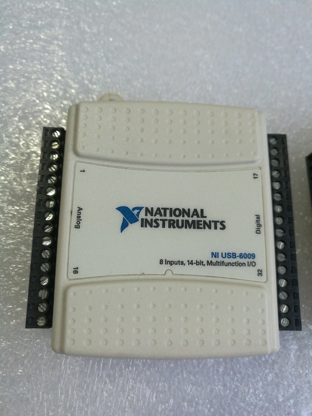 Б/у Отличное состояние оригинальная NI USB-6009 USB карта сбора данных аналог DAQ 8AD 2DA 14bit 48kS/s, или замена - Цвет: Original Used