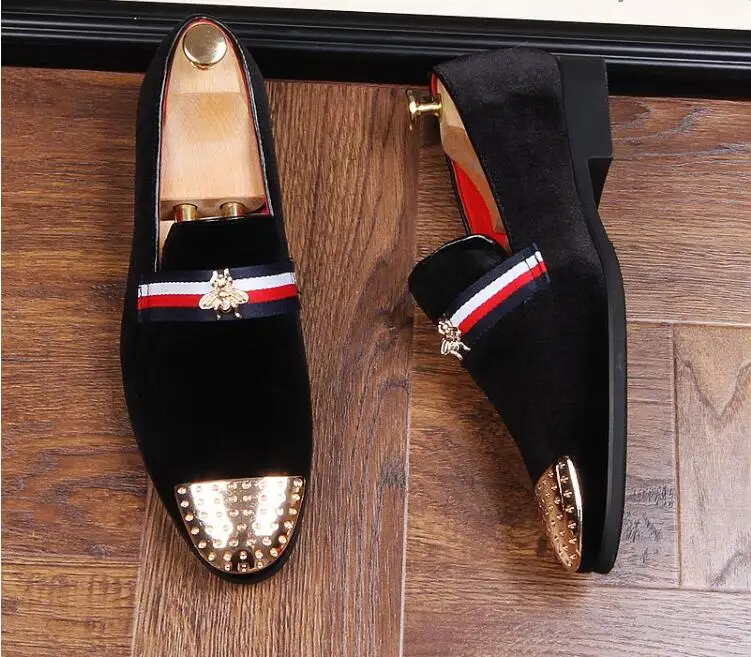 

New 2020 mens fashion velvet embroidery loafers pointed toe slip on flat casual shoes driving velvet shoes red black moccasins