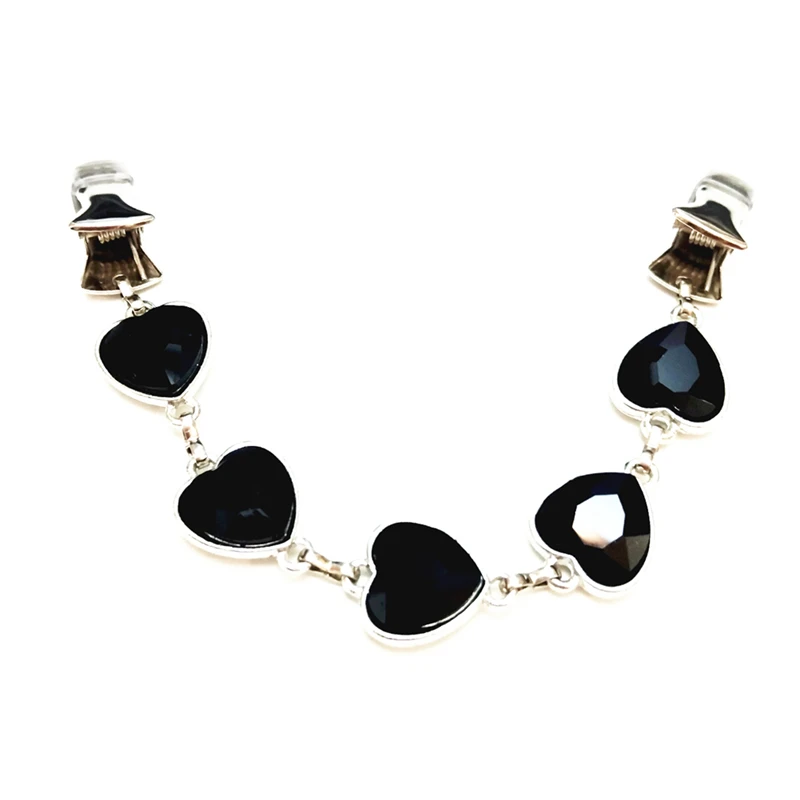 Женский свитер с цепочкой в виде сердца украшенный черными кристаллами красивое