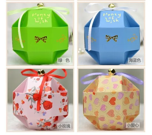 

100 pieces New arrive 7 CM paper Ball Candy Box Ribbon Bowknot Candy Gift Box Crystal ball Wedding Favor Decoration with bell