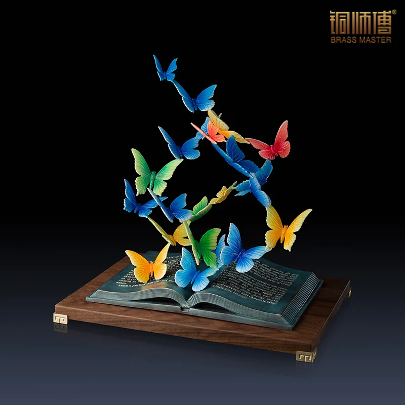Красивые красочные бабочки летают в книжках украшение для кабинета детский