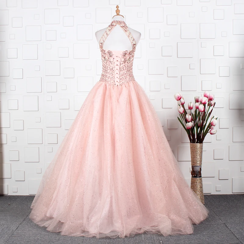 Розовые платья Quinceanera Холтер Бисер Кристалл сладкий 16 Выпускной платья бальное платье vestido дебютанта ходить рядом с вами