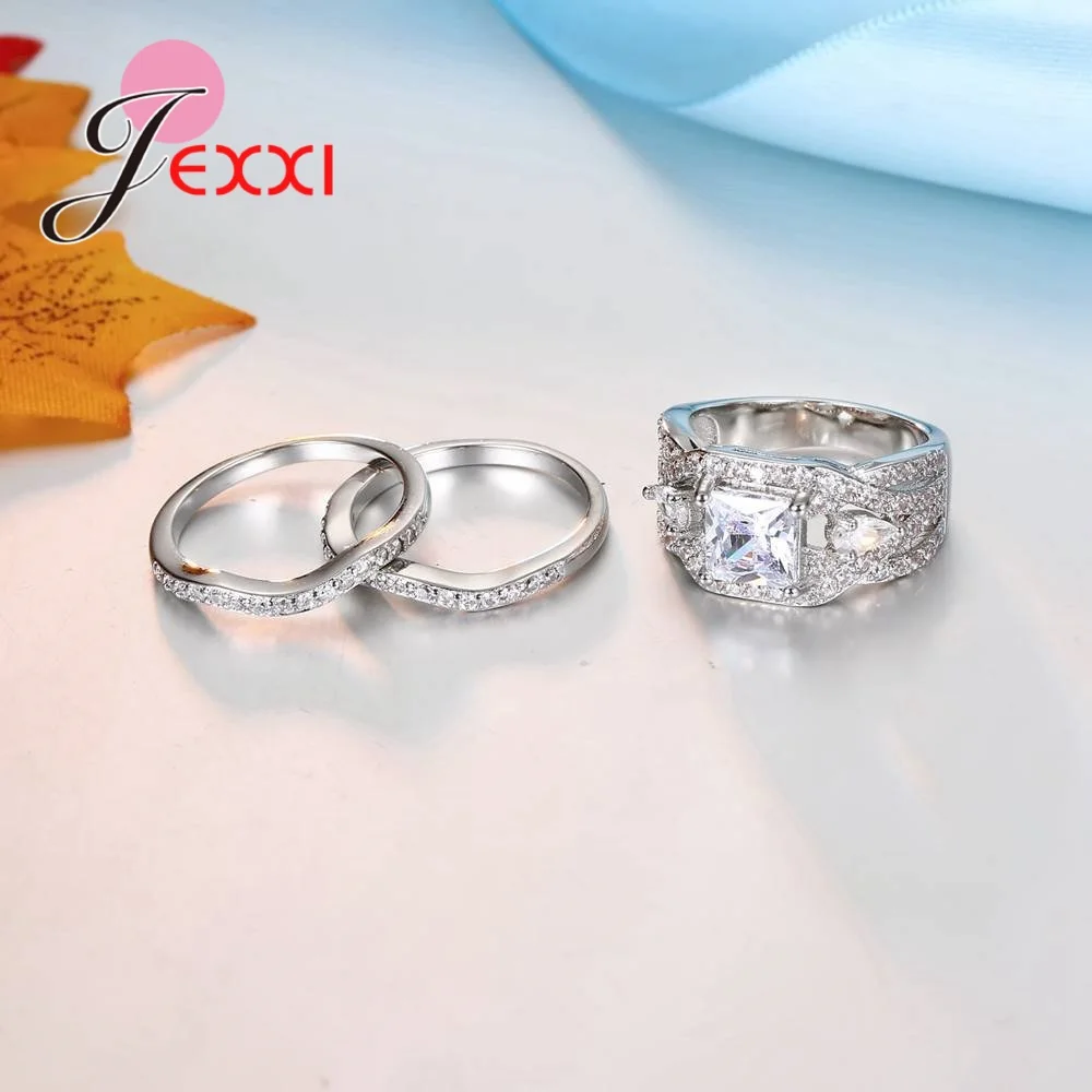 Женское кольцо из серебра 925 пробы с белым фианитом | Украшения и аксессуары