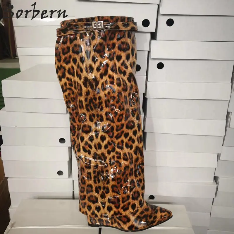 Женские сапоги с острым носком на высокой танкетке | Обувь