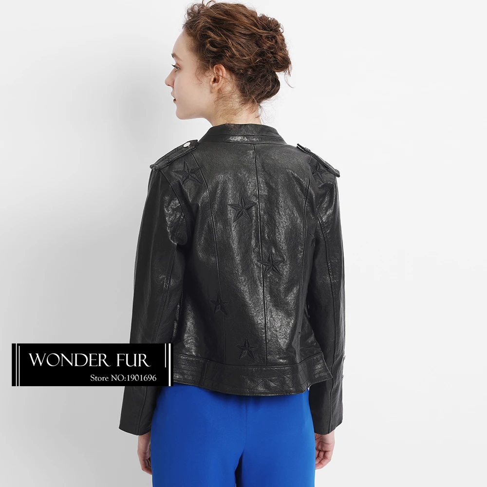 Минималистичный стиль женская Флокированная кожаная куртка с аппликацией в виде