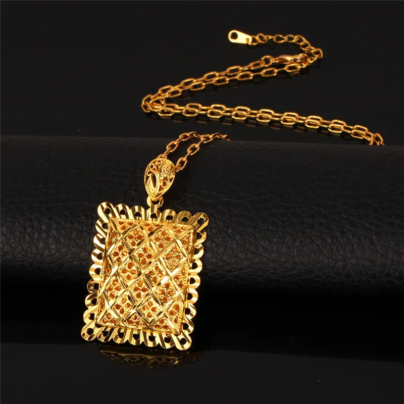 Ожерелье с крупным кулоном золотистого цвета винтажное ожерелье вырезами