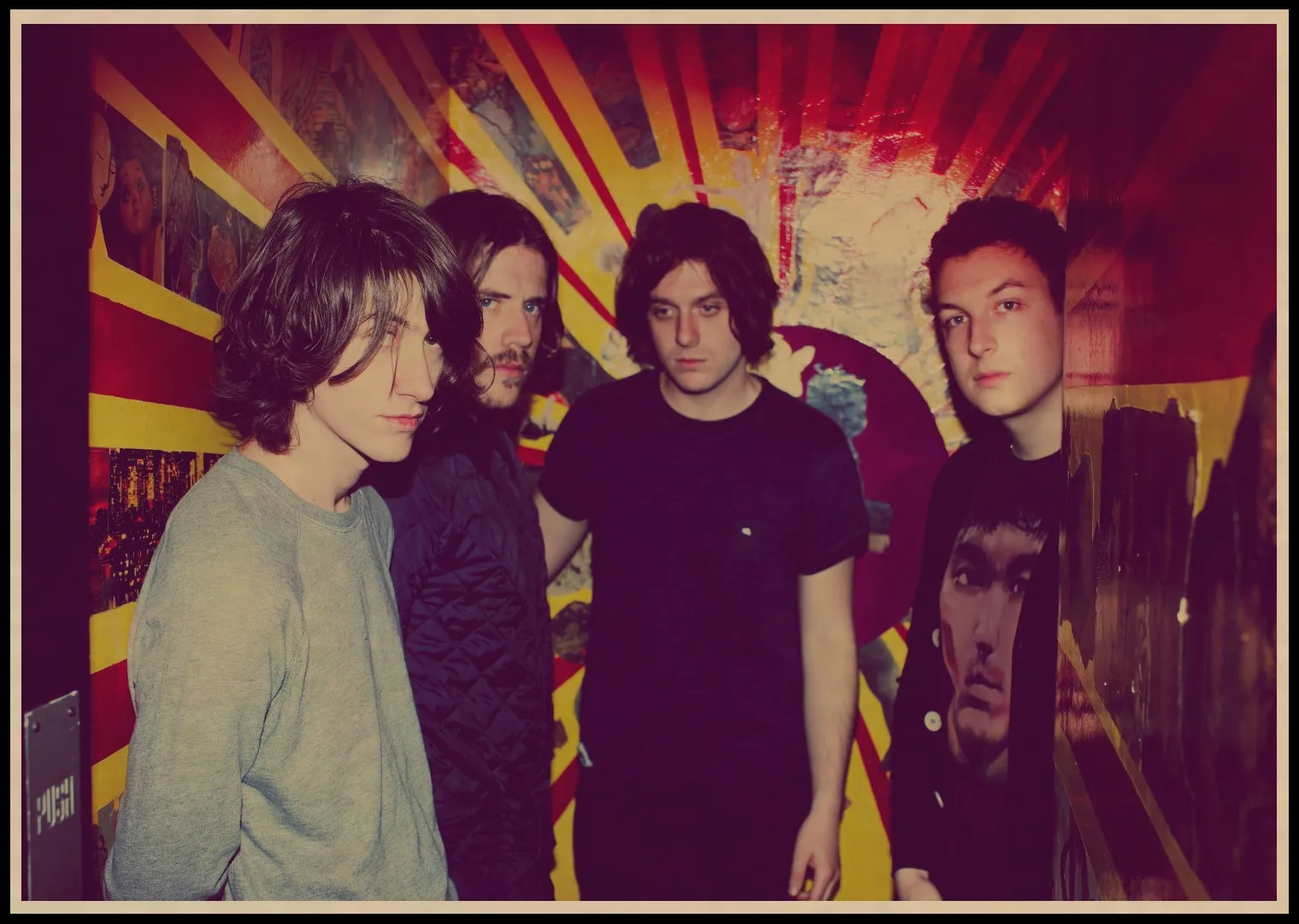 Rock band Arctic Monkeys Kraft Paper Posters Wall Home Bar Posters Home Decor Gift 03 - Цвет: 3