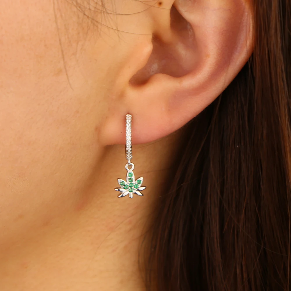 Серьги подвески с зелеными и красными Фианитами лето осень 2019|Серьги-подвески| |