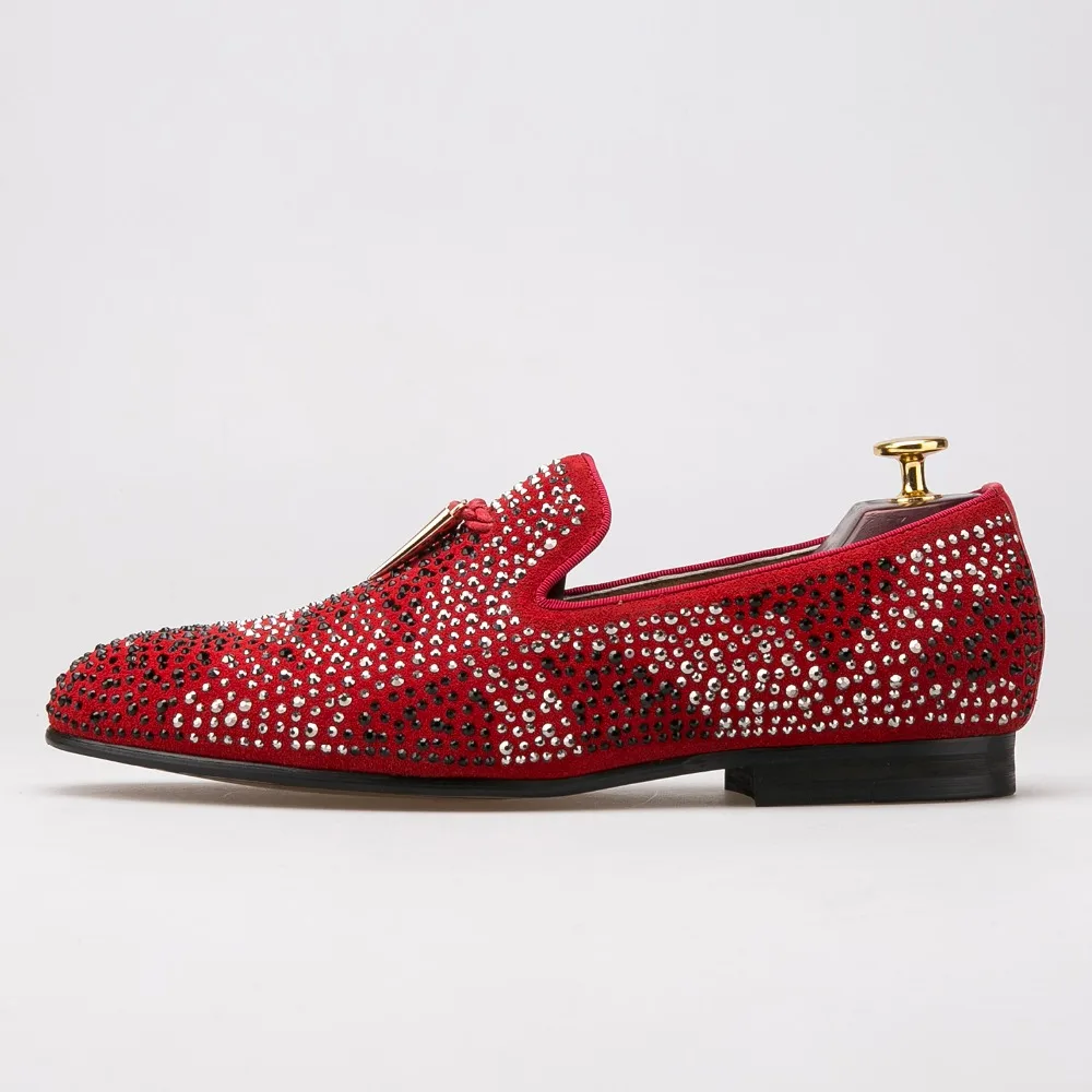 Красные и черные замшевые мужские туфли с золотыми кисточками изысканными