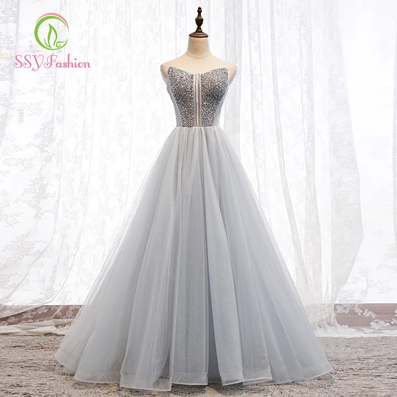 Женское вечернее платье SSYfashion серое с блестками без бретелек на шнуровке длиной