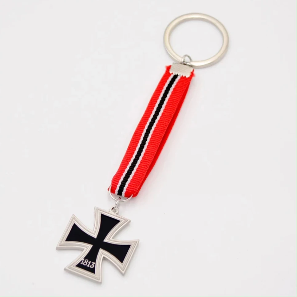 WWII mini iron cross badges German medal key chain ring with box Drop shipping - Цвет: Светло-желтый
