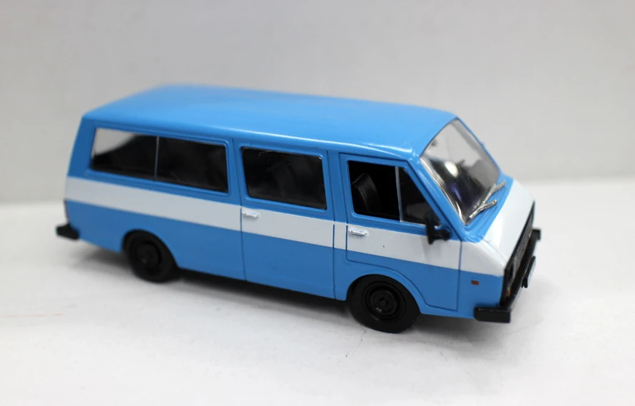 Новая советская модель автомобиля Классическая 1/43 года Специальный литейный
