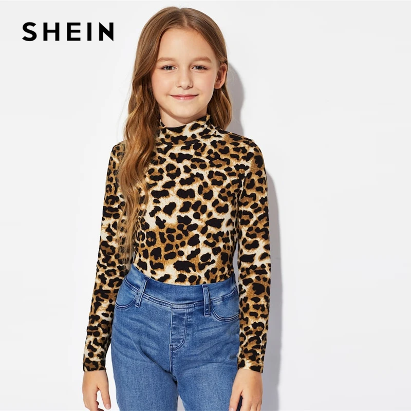 SHEIN/Детская Повседневная футболка с высоким воротником и леопардовым принтом для девочек; топы для девочек; коллекция года; сезон весна; модная детская футболка с длинными рукавами