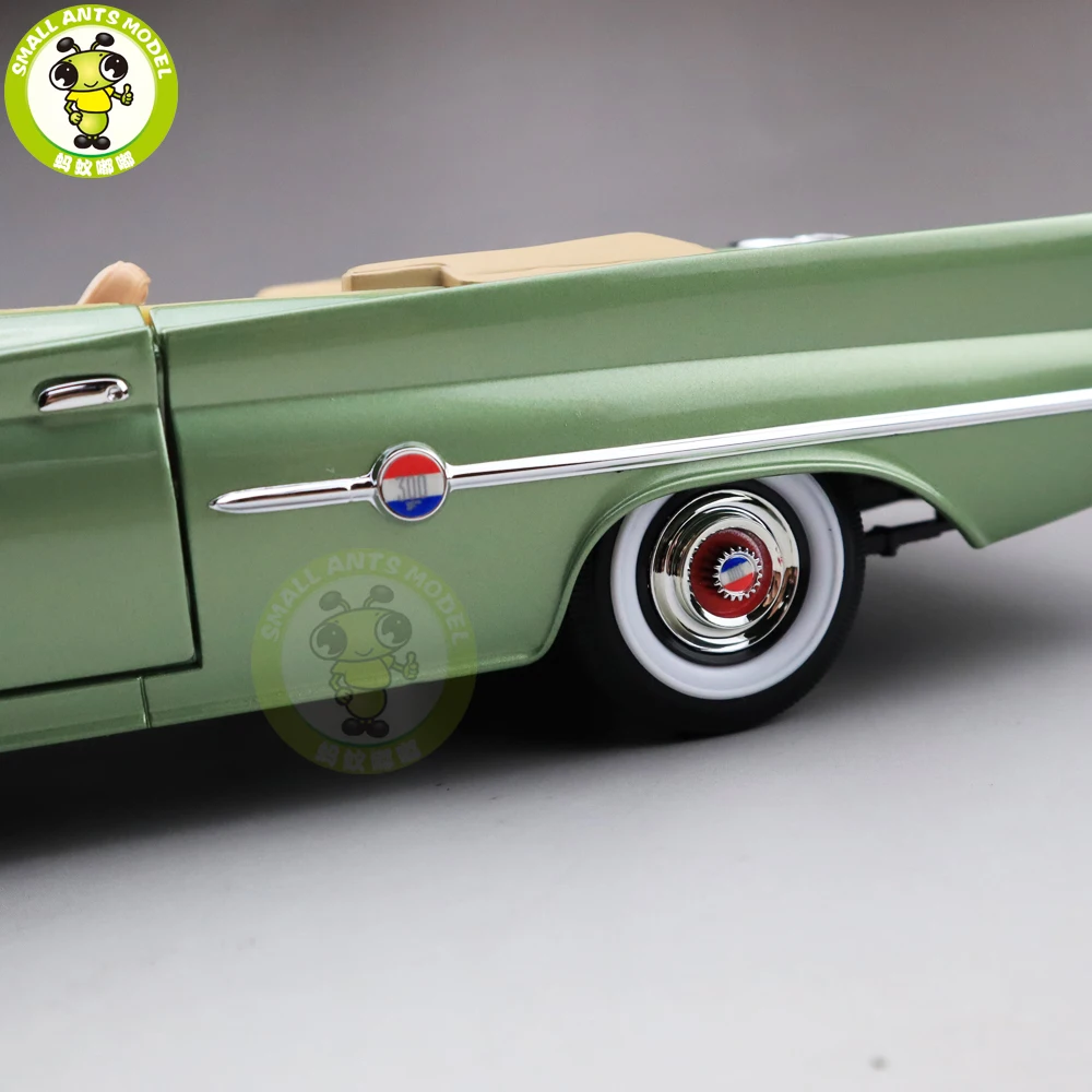 1/18 1960 Chrysler 300F Road Signature литая под давлением Модель автомобиля игрушки для мальчиков и девочек подарок