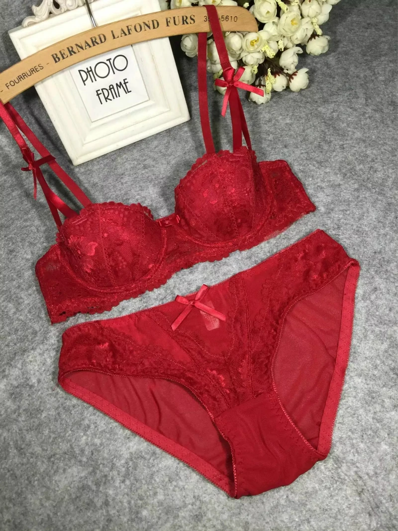 Соблазнительный модный кружевной комплект с бюстгальтером тонкой чашечкой и