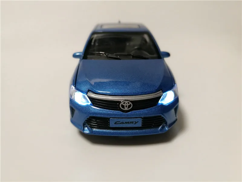 Новинка 1:32 игрушечная машинка Toyota Camry литая под давлением модель автомобиля Миниатюрная модель звуковая и светильник Модель автомобиля игрушки для детей