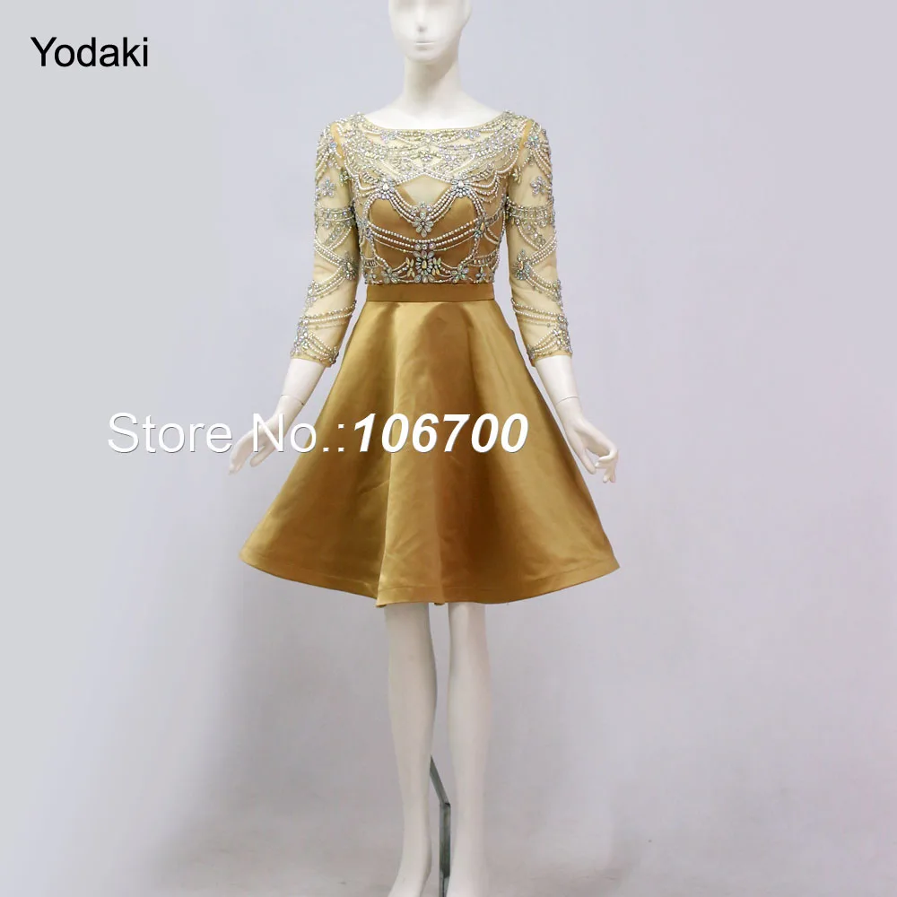 Короткое платье для выпускного вечера с рукавом три четверти и вырезом