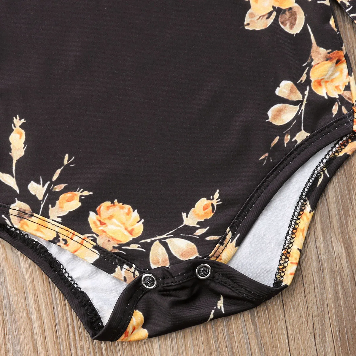 Летний милый детский комбинезон с открытыми плечами и цветочным принтом для