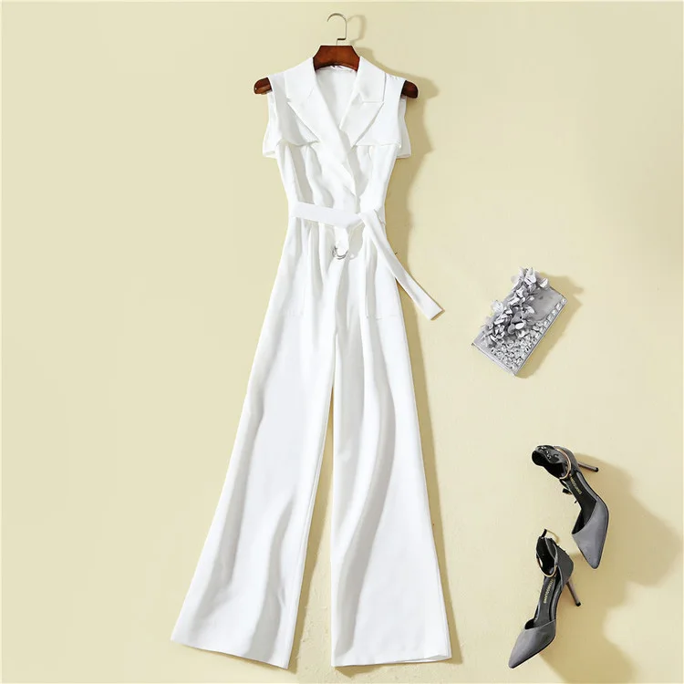 Женский комбинезон без рукавов белого цвета с отворотом высокой талией поясом