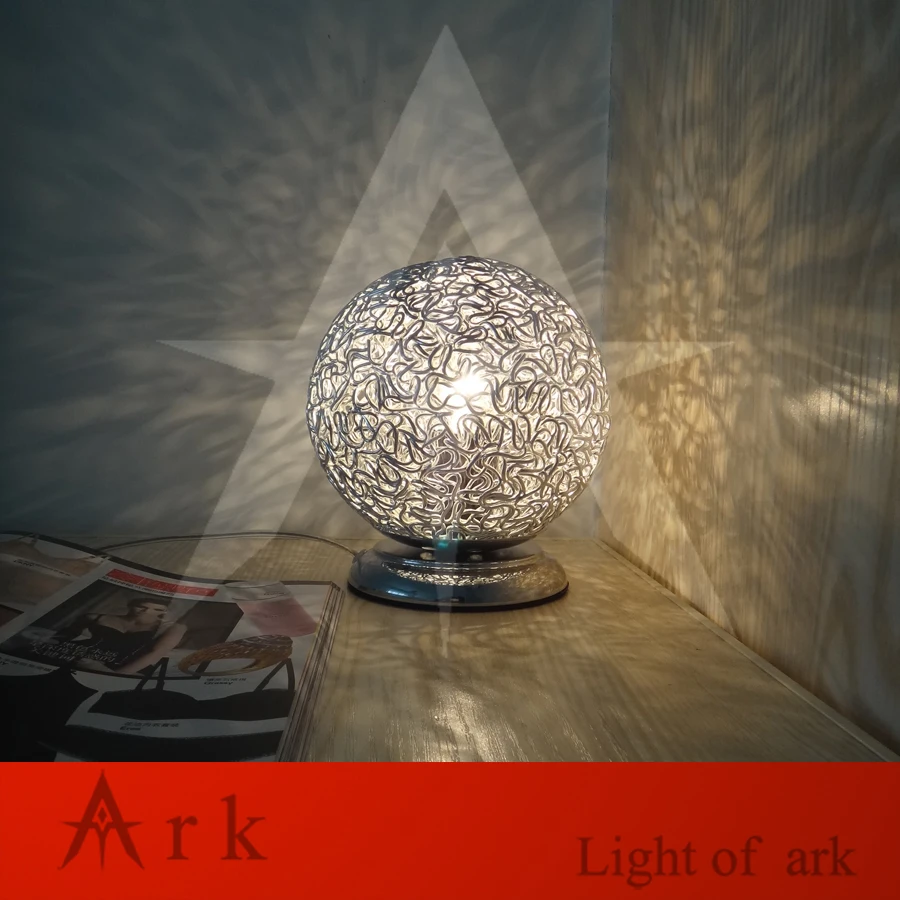 Оригинальная новая современная сияющая алюминиевая Светодиодная настольная