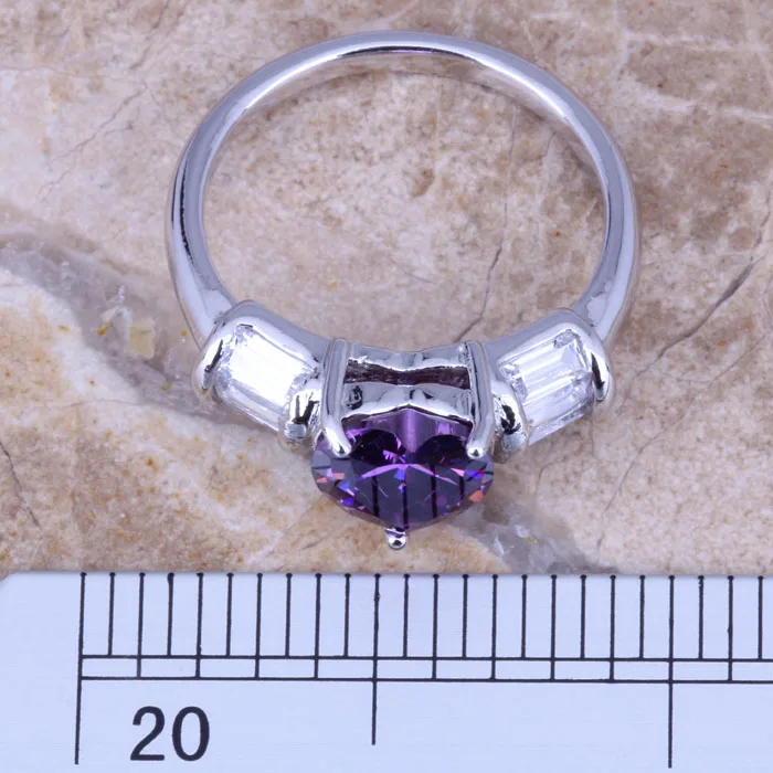 Женское кольцо с фиолетовым кубическим цирконием белое посеребренное фианитом