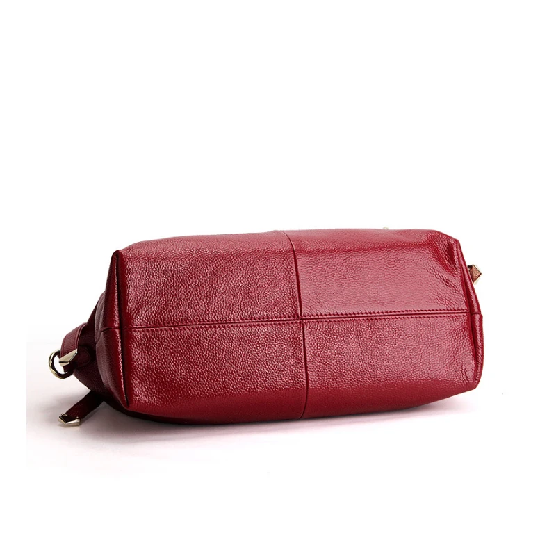 Вместительная сумка тоут из натуральной кожи с кисточками 35*27*15 см женская через