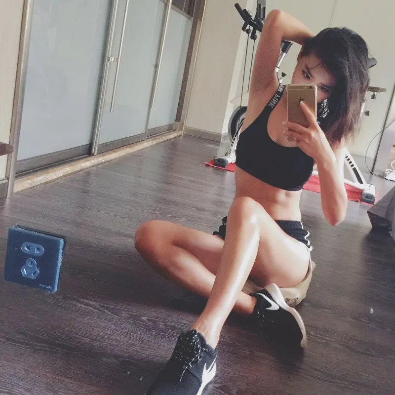 Спортивный бюстгальтер пуш ап для фитнеса женский спортивный черный с