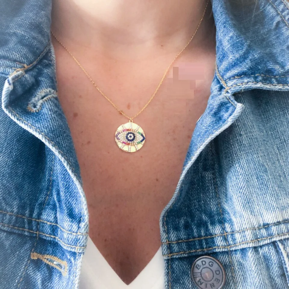 Золотое ожерелье с круглым кулоном изображением сглаза и монет позолоченное