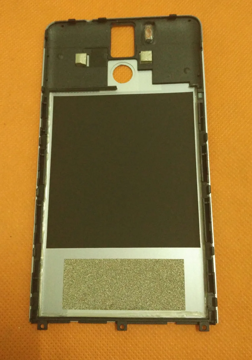 Используется оригинальный защитный чехол для аккумулятора Oukitel K6000 Pro MT6753 Octa Core 5