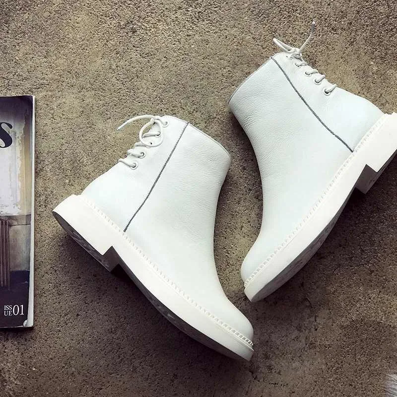 Стильные зимние женские сапоги 2019 модные из мягкой натуральной кожи украшение на