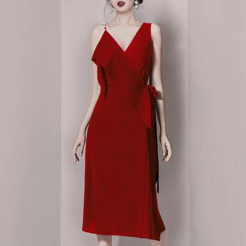 Платье-футляр с V-образным вырезом без рукавов | Женская одежда
