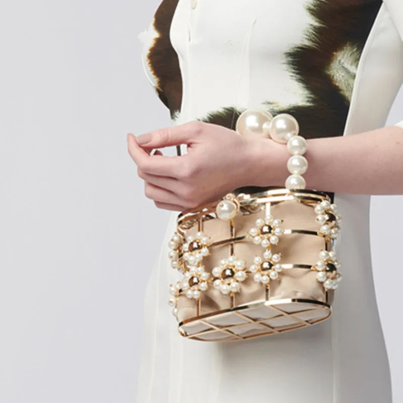 

Luxury Qood Quality Metal Rhinestone Hollow Basket Design Women Party Handbag Evening Bag Female Bolsa Totes Pearl Handle Bag